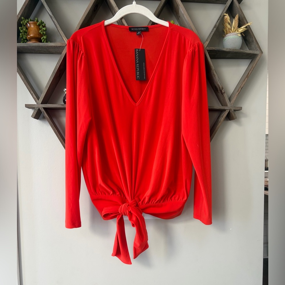 Banana Republic Bright Red V-Neck tie front shirt. Size medium. NWT